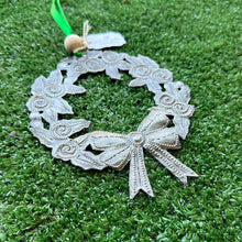 Load image into Gallery viewer, Wreath Metal Art Ornament
